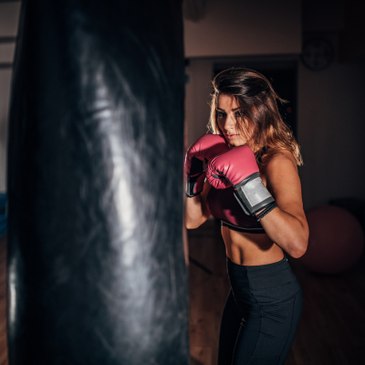 LADY BOXING
